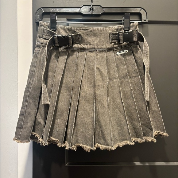REVOLVE Private Policy New York Buckle Strap Pleated Mini Denim Skirt Grey Small - Picture 7 of 13